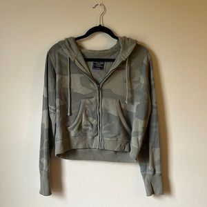 Abercrombie & Fitch Camo Cropped Hoodie
